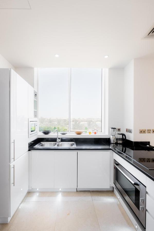 Maison Privee - Bright Apt With Maid & Beach Access On The Palm Apartment Dubai