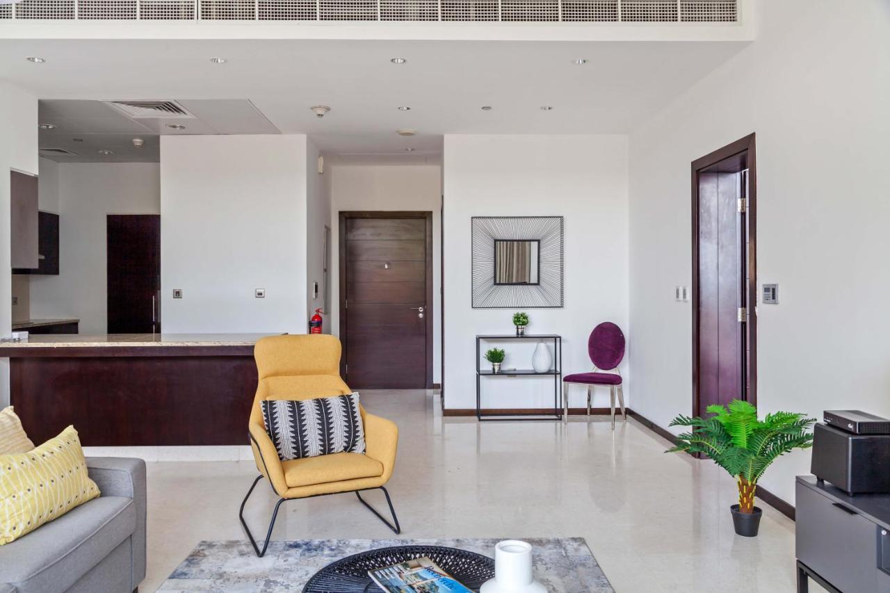Maison Privee - Bright Apt With Maid & Beach Access On The Palm * Dubai