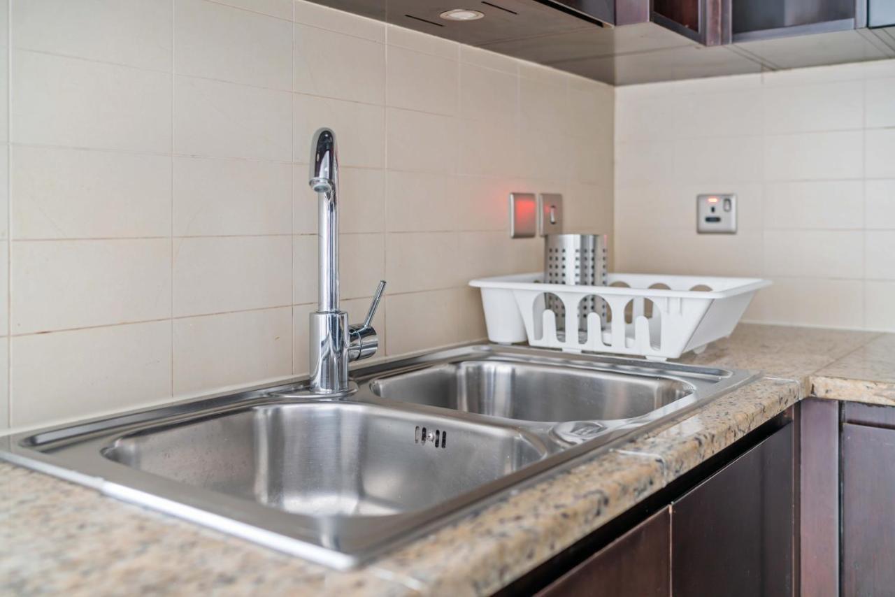 Maison Privee - Bright Apt With Maid & Beach Access On The Palm Apartment Dubai