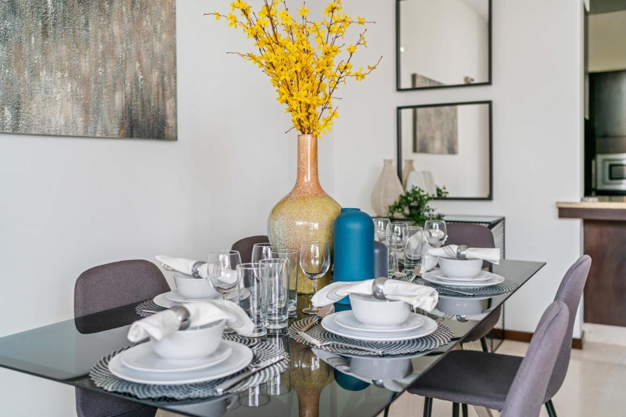Maison Privee - Bright Apt With Maid & Beach Access On The Palm Apartment Dubai