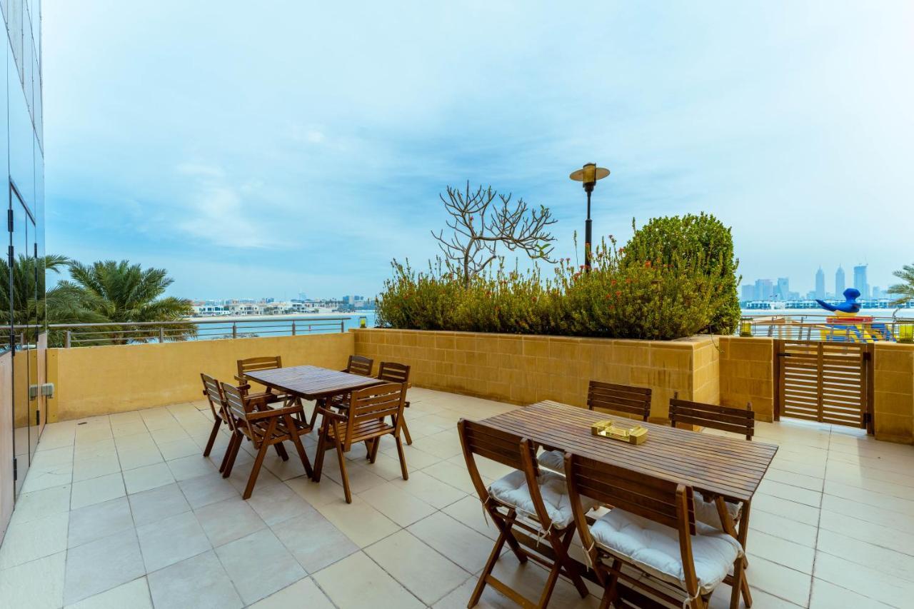 Maison Privee - Bright Apt With Maid & Beach Access On The Palm Dubai
