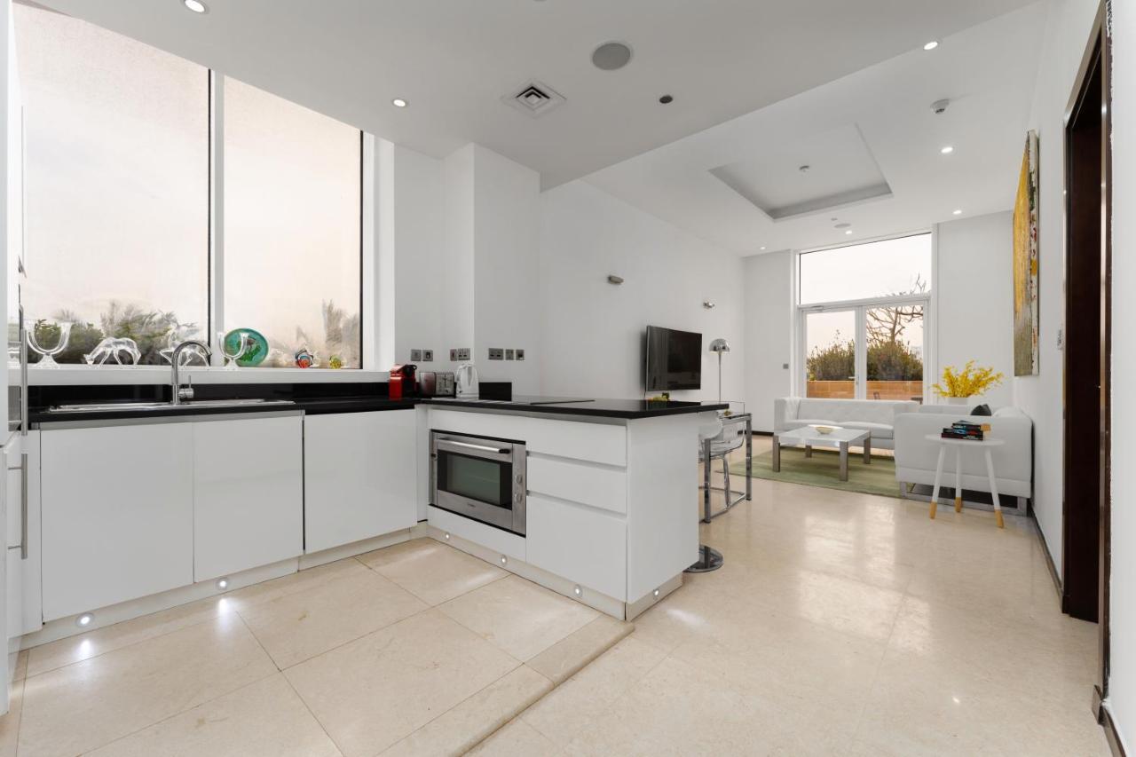 Maison Privee - Bright Apt With Maid & Beach Access On The Palm * Dubai