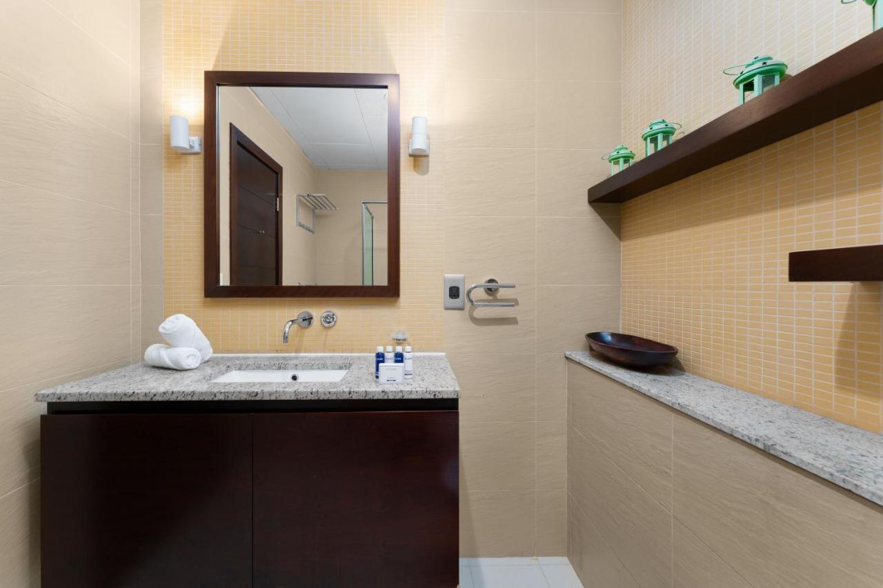 Maison Privee - Bright Apt With Maid & Beach Access On The Palm Apartment Dubai